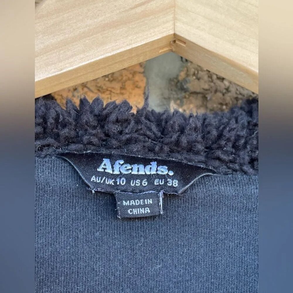 Afends Sherpa hooded sweater small - Picture 6 of 11